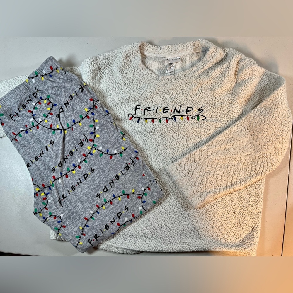 FRIENDS TV Show Christmas Pajamas, size 2X Textured Cream Sleepwear
